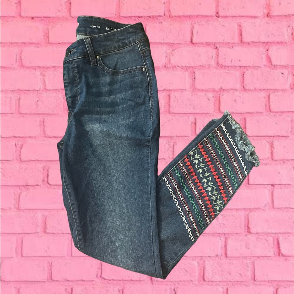 CROWN AND IVY JEANS EMBROIDERED